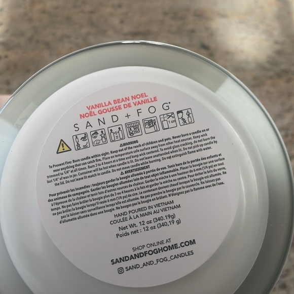 Sand & Fog Vanilla bean Noel candle. Merry & Bright cover - Picture 5 of 5